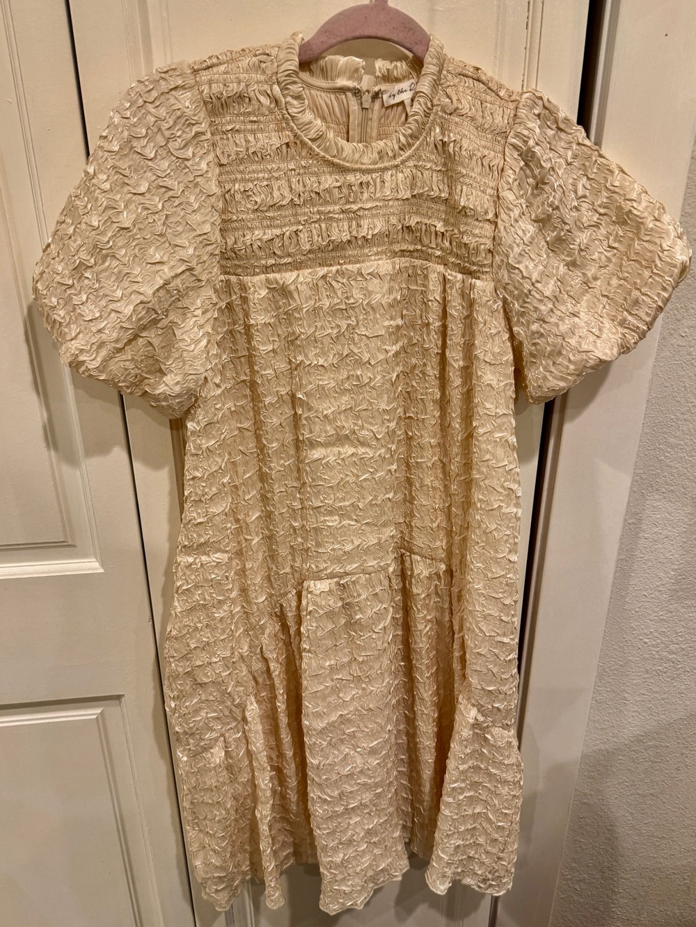 Women’s Cream Textured Puff-Sleeve Dress size S